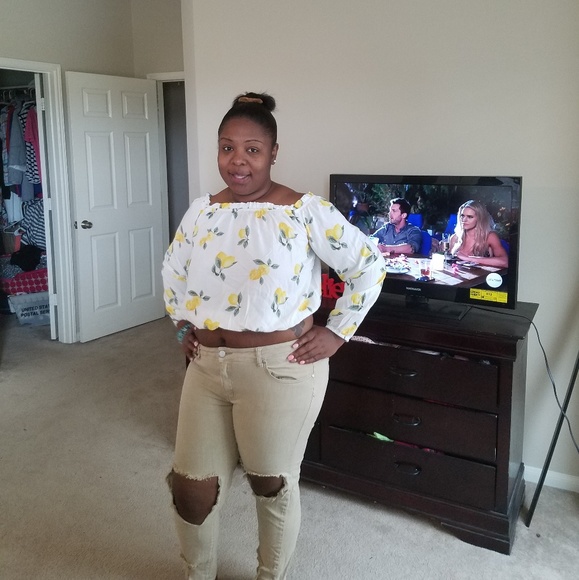 Off the shoulder lemon shirt - Picture 1 of 2